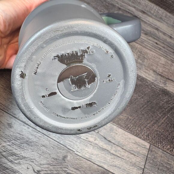 Stanley Quencher H2.0 Tumbler – gray 30 ozs - Picture 3 of 5